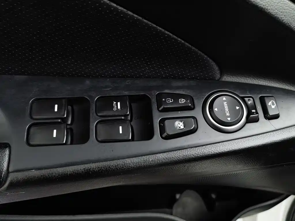 Hyundai Sonata — миниатюра 9