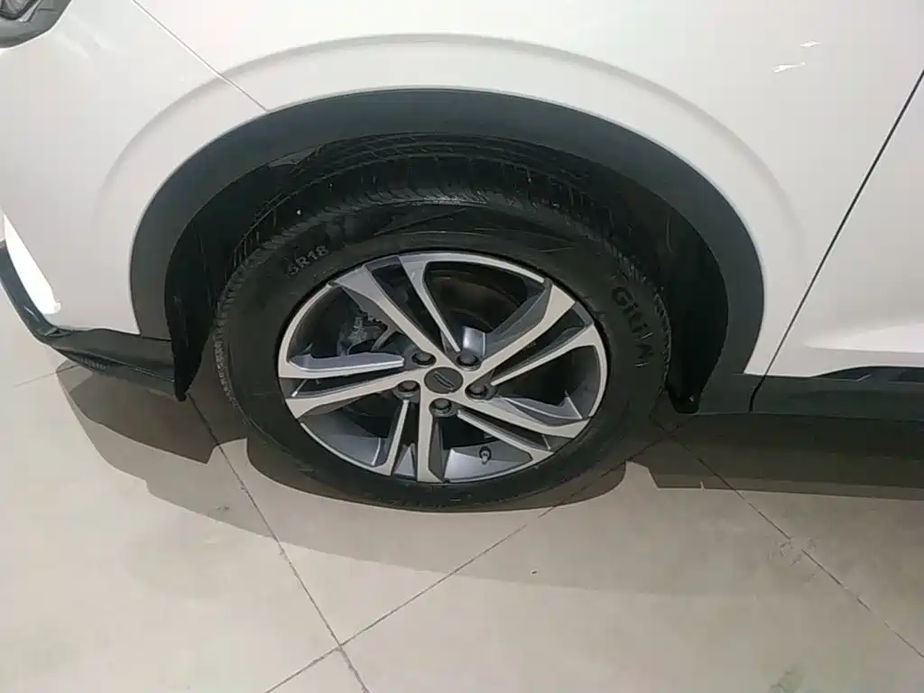 Geely Binyue — миниатюра 23
