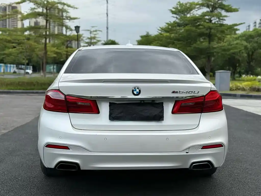 BMW 5 Series — миниатюра 9