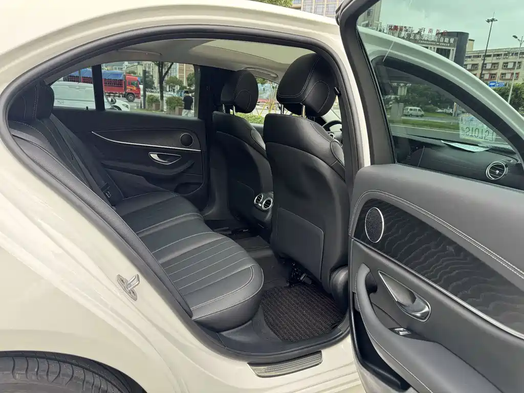 Mercedes-Benz E-Class (Import) — миниатюра 6