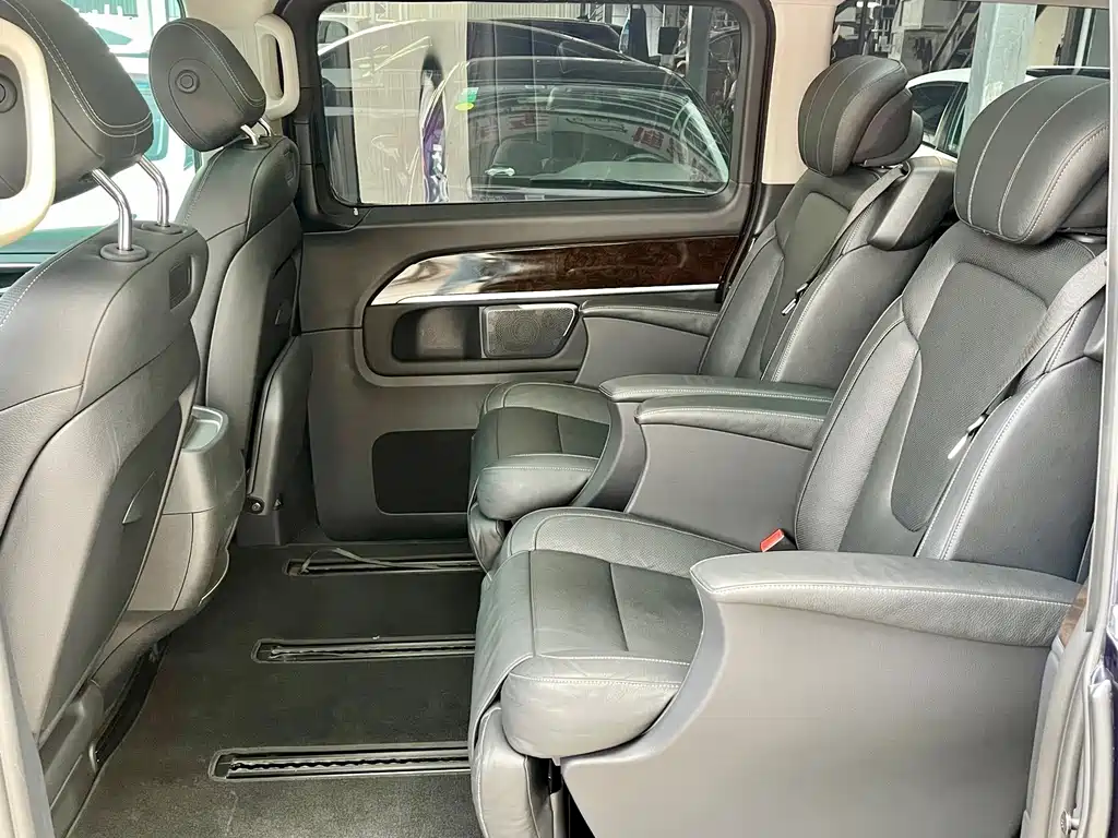 Mercedes-Benz V-Class — миниатюра 23