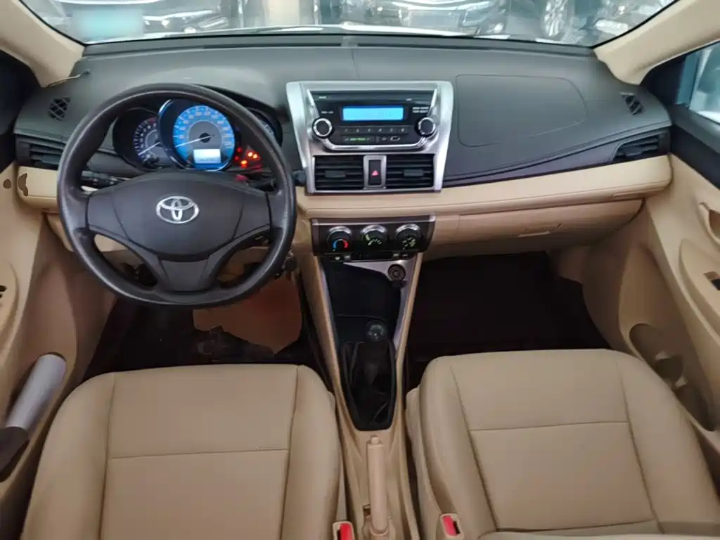 Toyota Yaris L — миниатюра 10