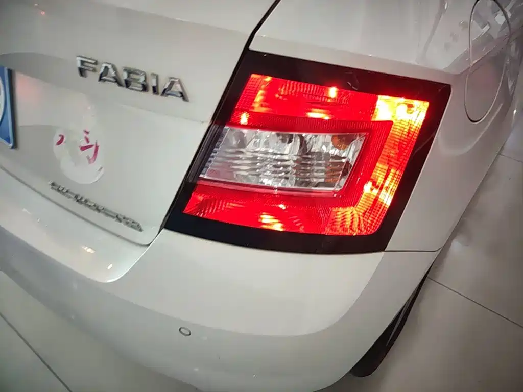Skoda Fabia — миниатюра 8