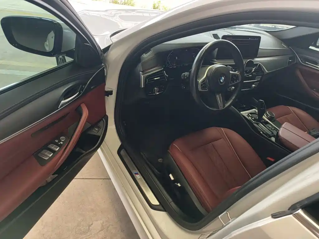 BMW 5 Series — миниатюра 16