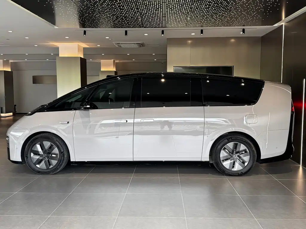 Li Auto Li MEGA — миниатюра 4