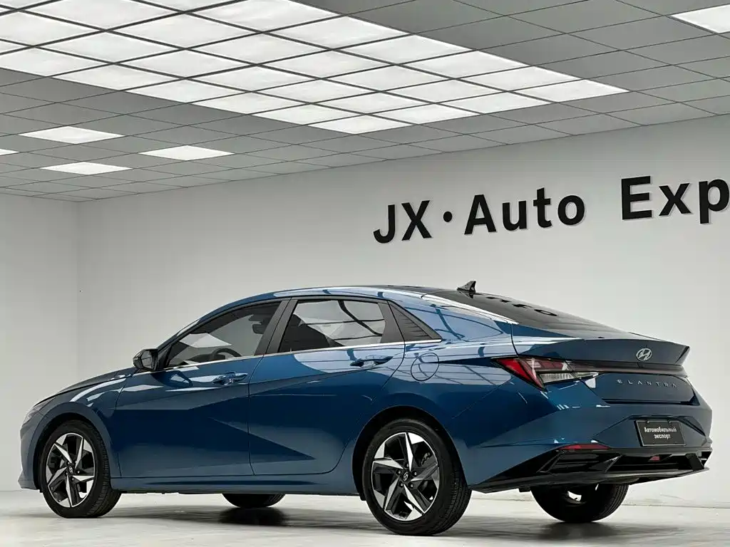 Hyundai Elantra — миниатюра 12