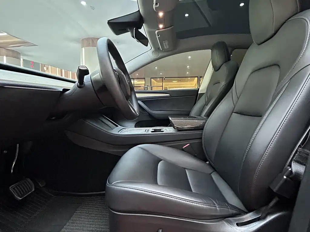 Tesla Model Y — миниатюра 11