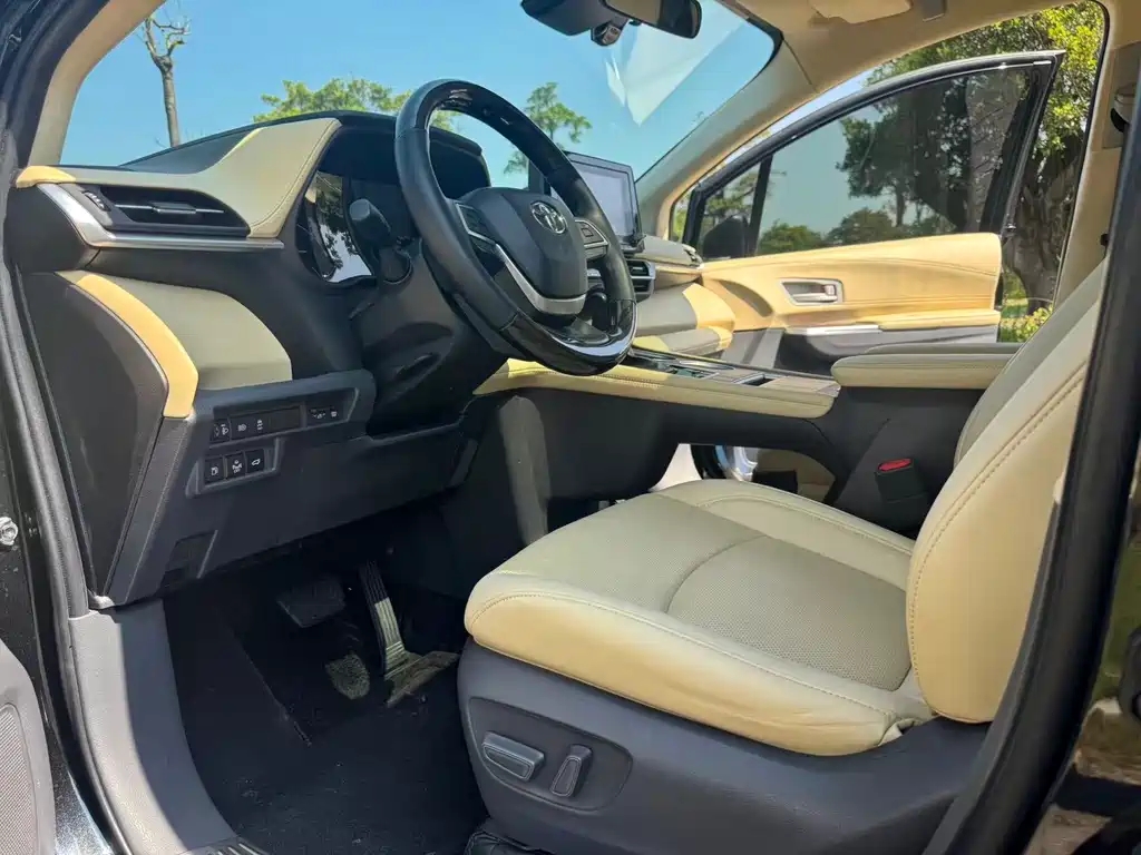 Toyota Sienna — миниатюра 13