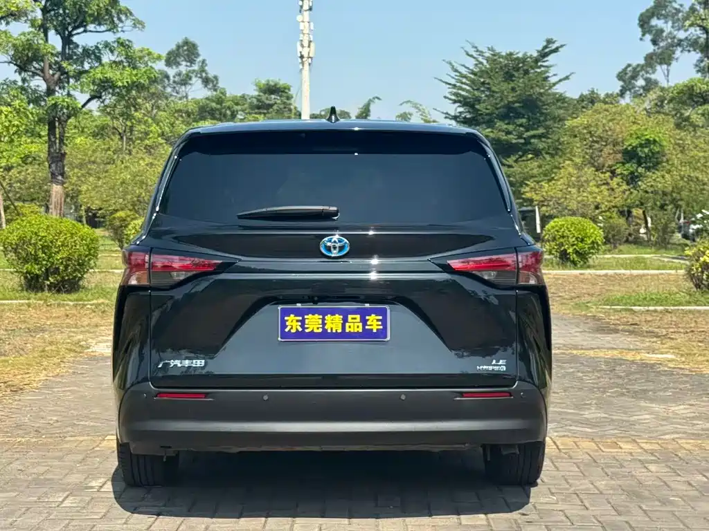 Toyota Sienna — миниатюра 15