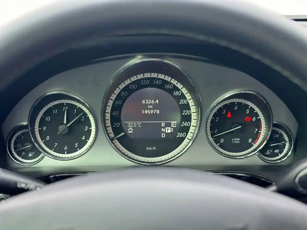 Mercedes-Benz E-Class — миниатюра 13