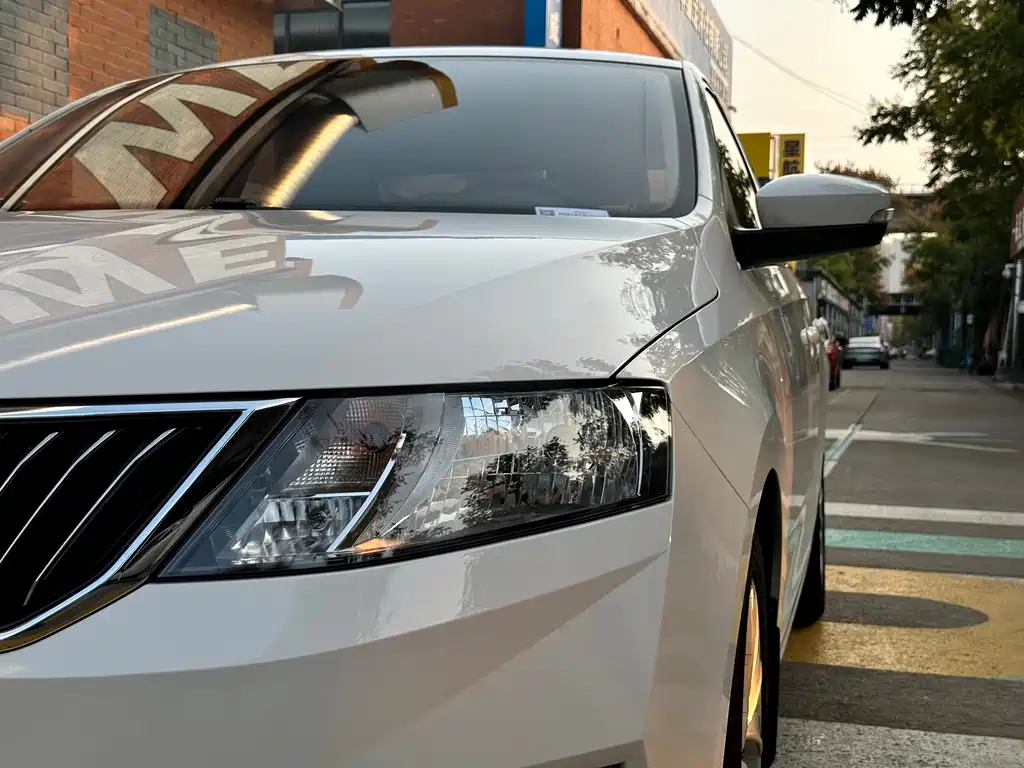 Skoda Rapid — миниатюра 11