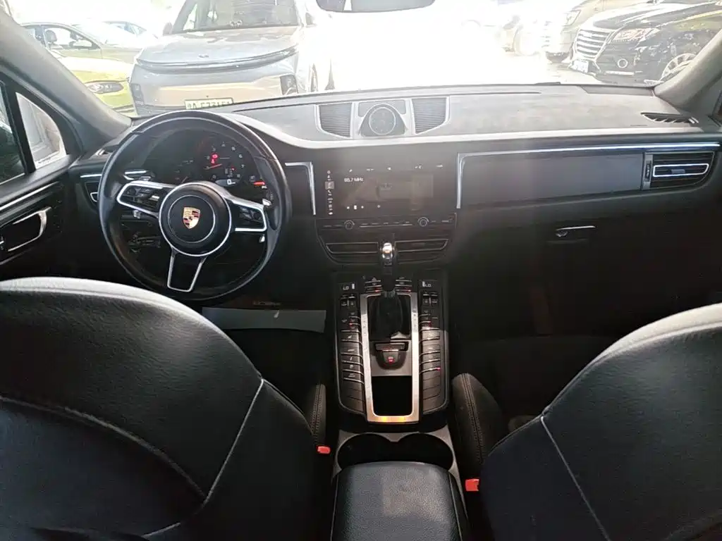 Porsche Macan — миниатюра 10