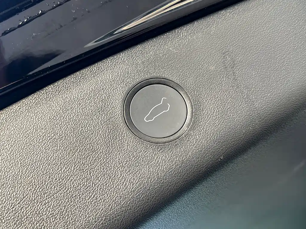 Tesla Model 3 — миниатюра 17