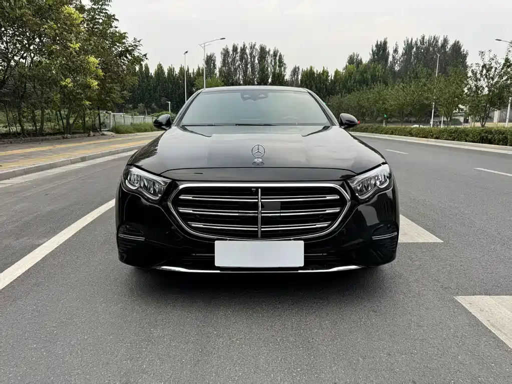 Mercedes-Benz E-Class — миниатюра 2