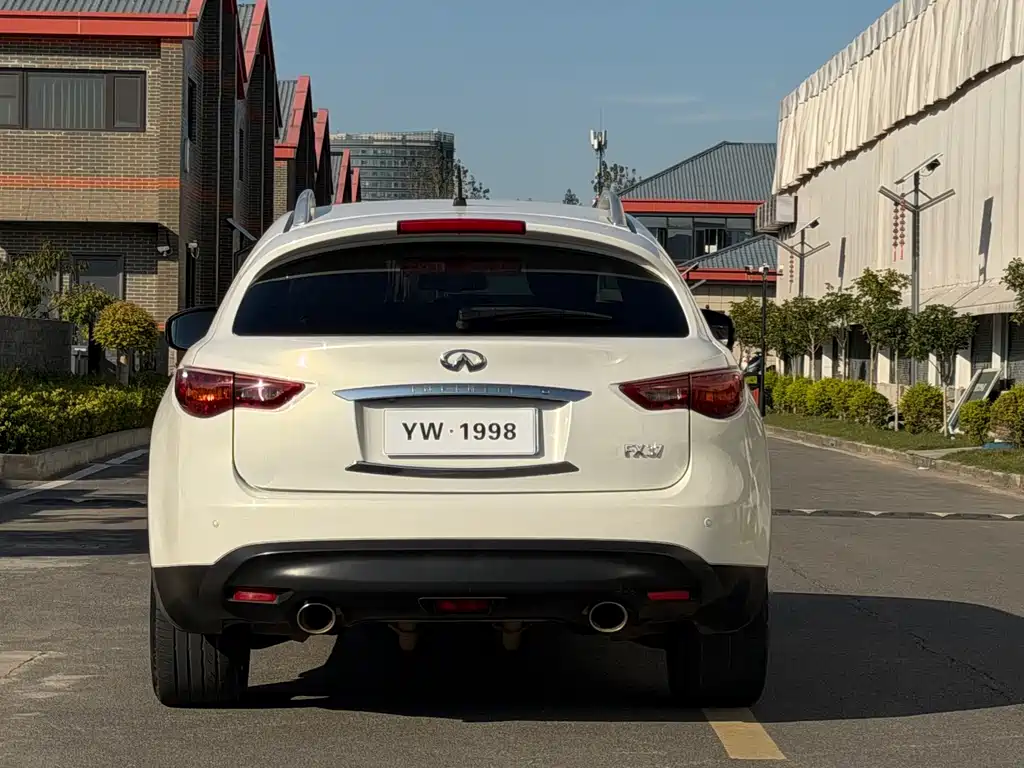Infiniti FX — миниатюра 7