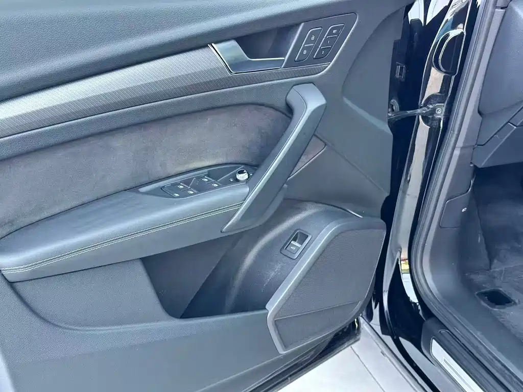 Audi Q5L Sportback — миниатюра 8