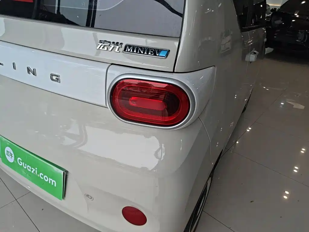 Wuling MINIEV — миниатюра 8