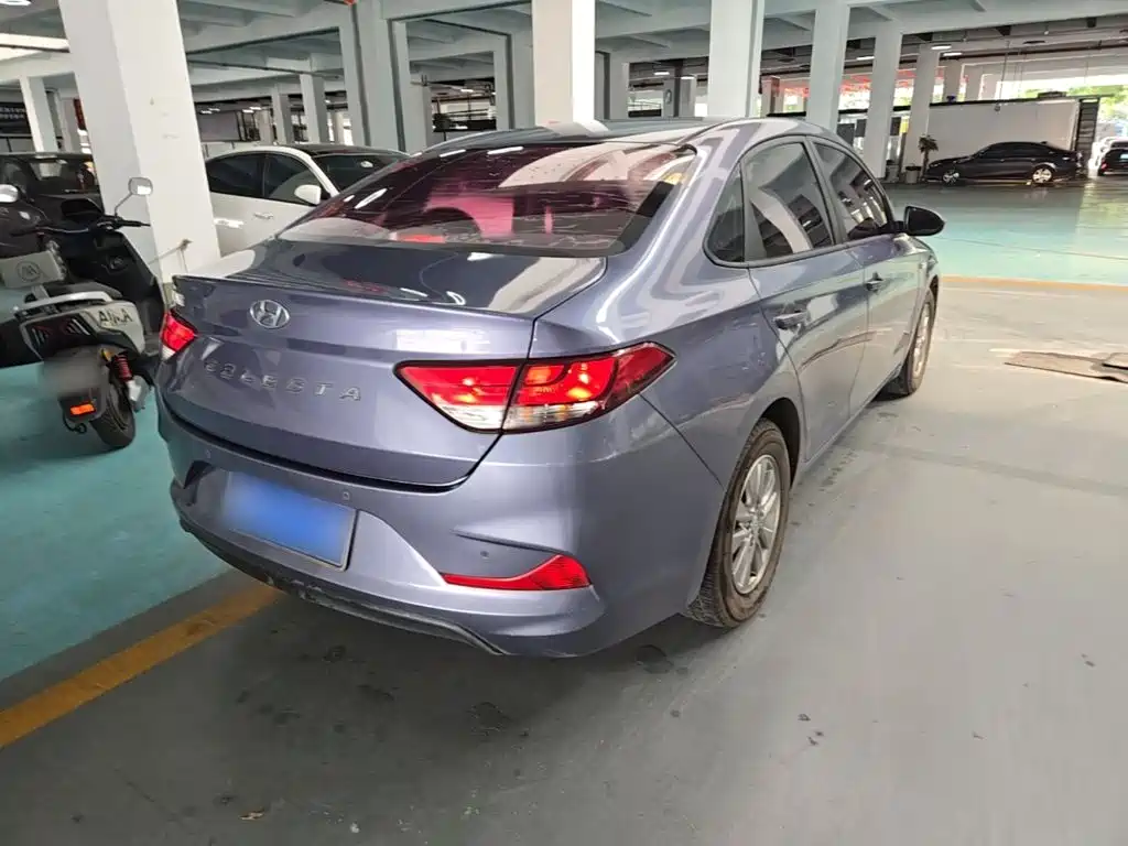 Hyundai Elantra — миниатюра 7