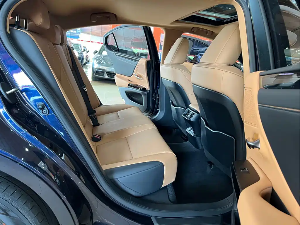 Lexus ES — миниатюра 10