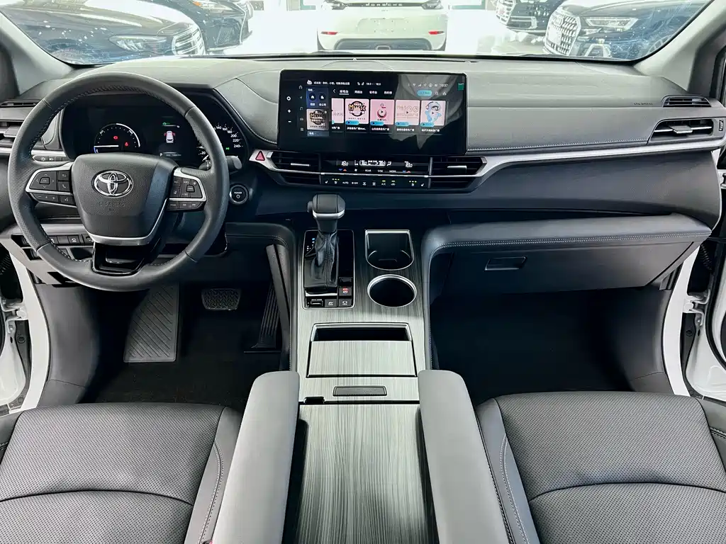 Toyota Sienna 2024 2.5L Premium Luxury