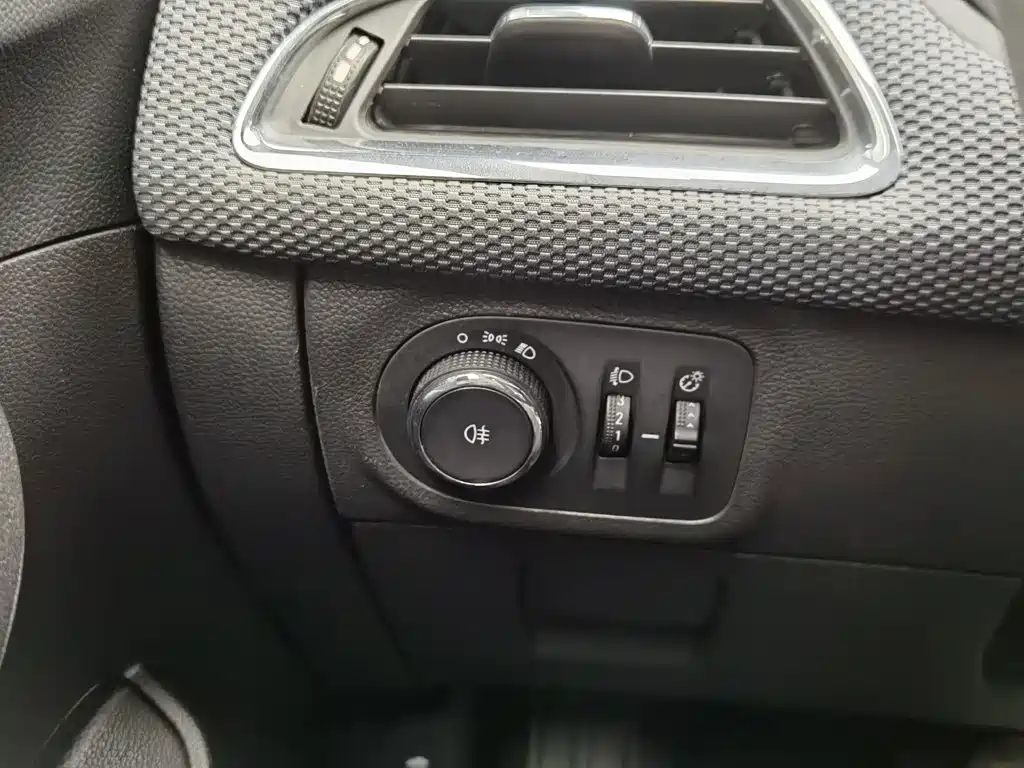 Chevrolet Cruze — миниатюра 21