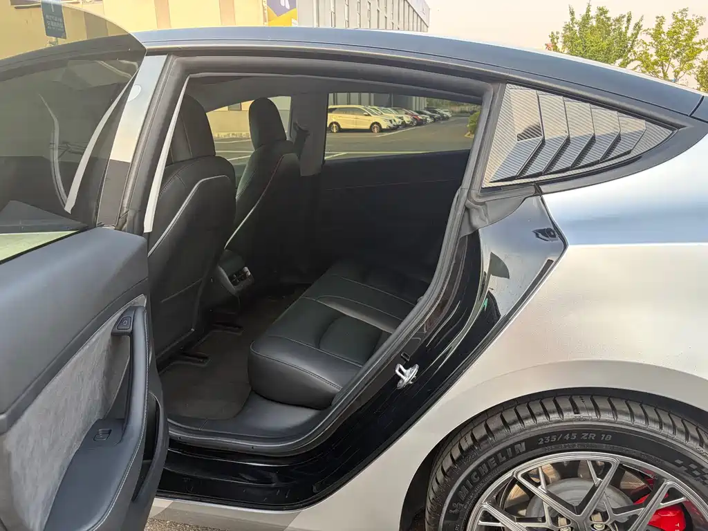 Tesla Model 3 — миниатюра 11