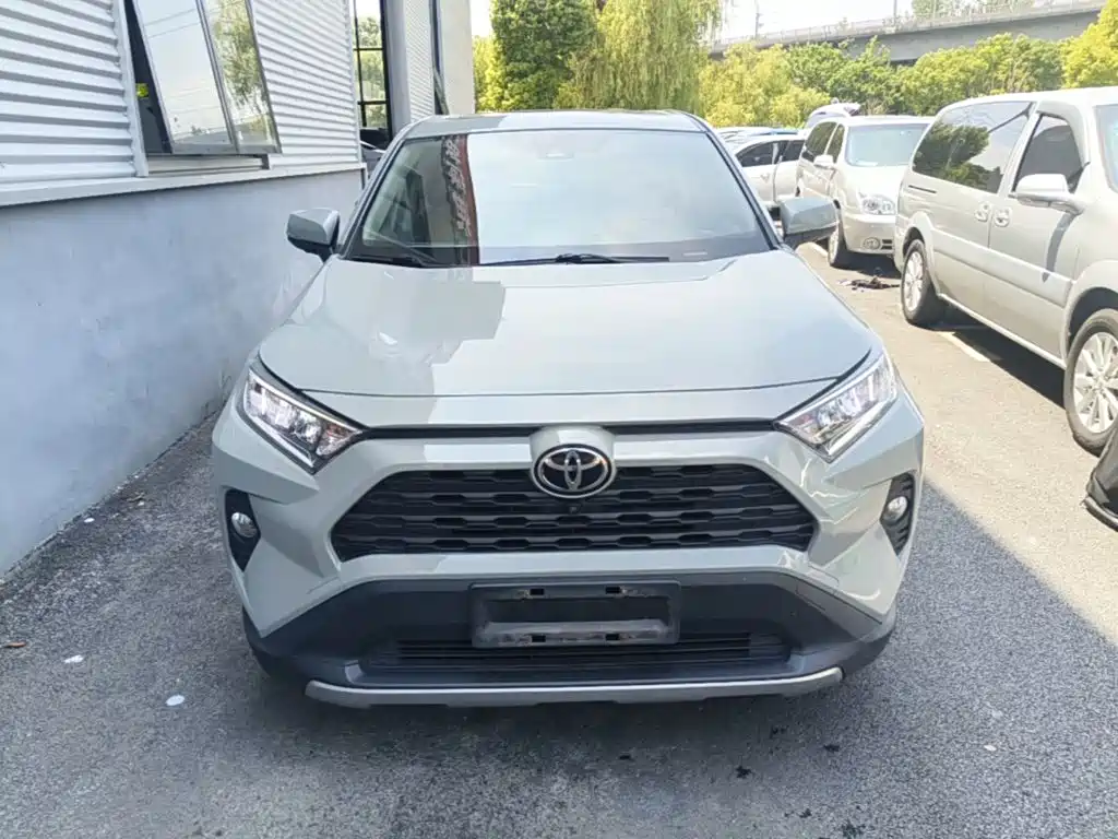 Toyota RAV4 — миниатюра 3