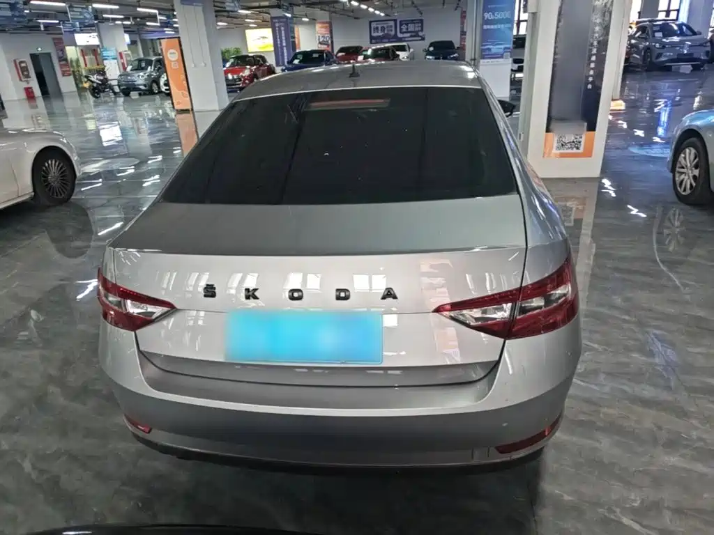 Skoda Superb — миниатюра 6
