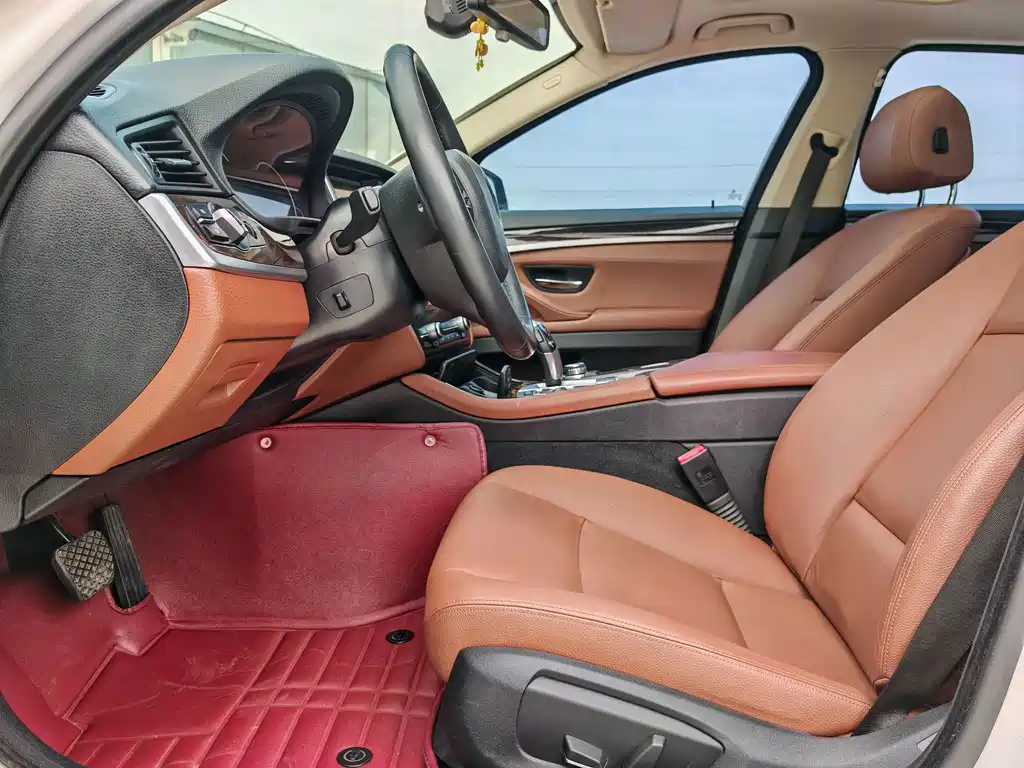 BMW 5 Series — миниатюра 13