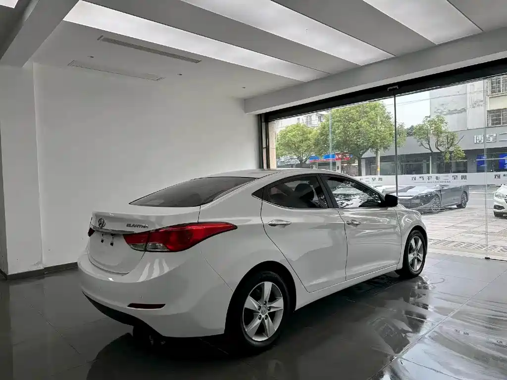 Hyundai Elantra Langdong — миниатюра 9
