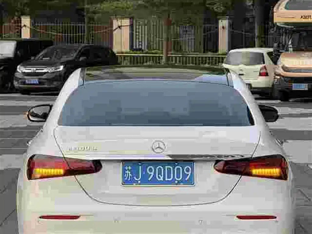 Mercedes-Benz E-Class — миниатюра 4