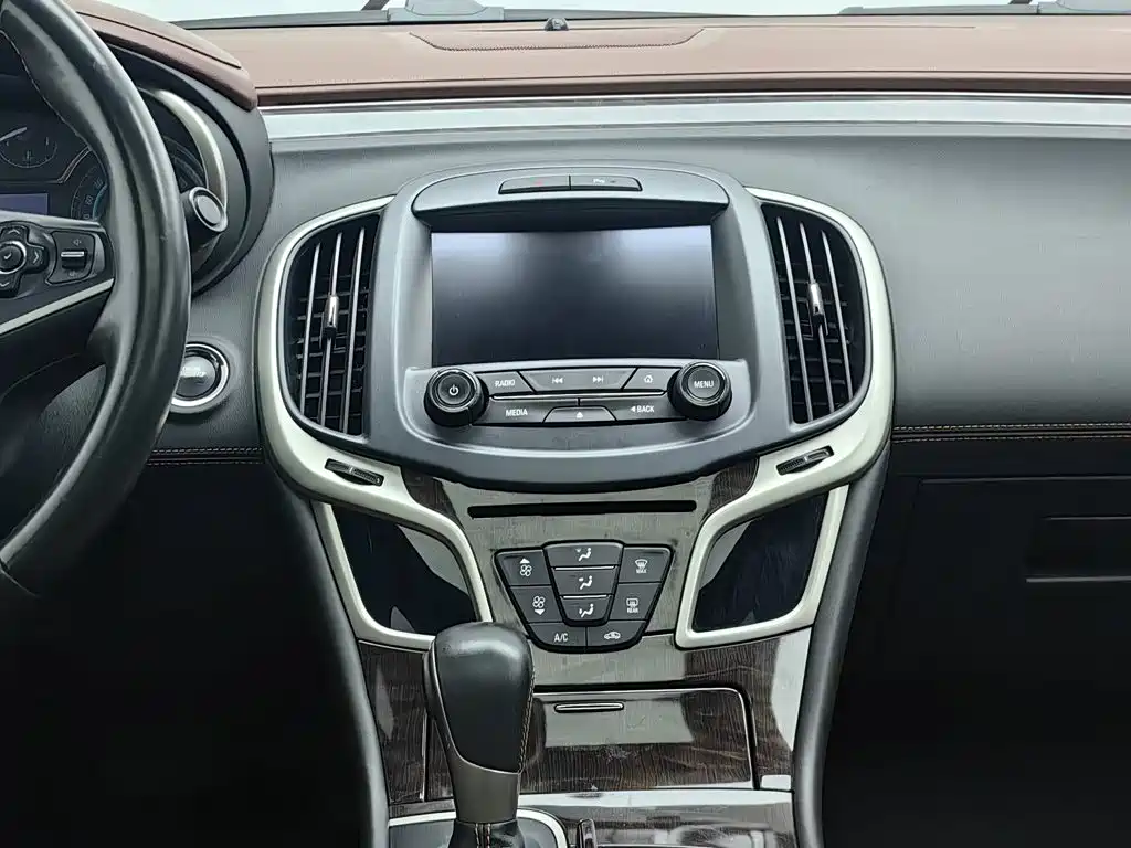 Buick LaCrosse — миниатюра 12