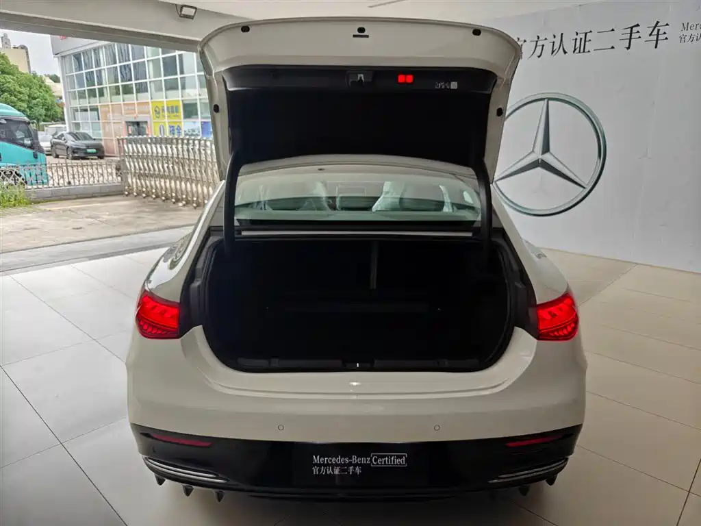 Mercedes-Benz EQE 2025 500 4MATIC Luxury