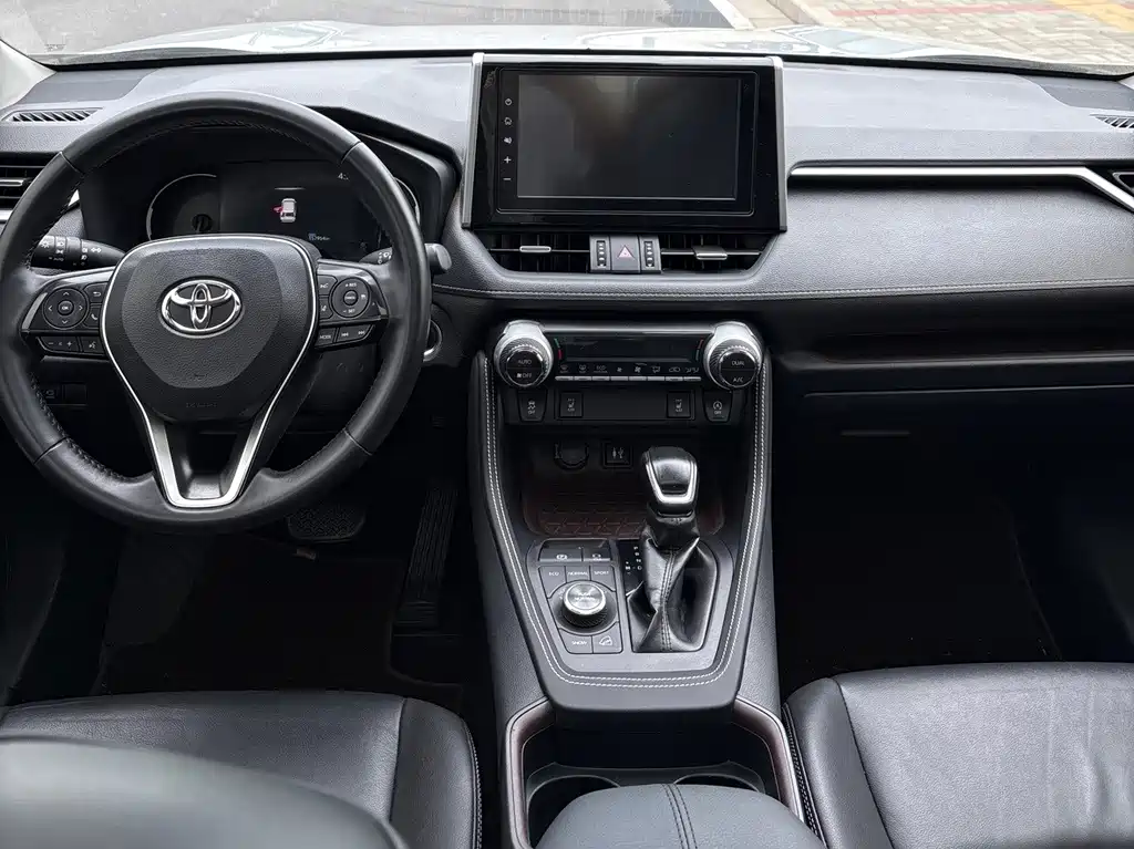 Toyota RAV4 — миниатюра 10