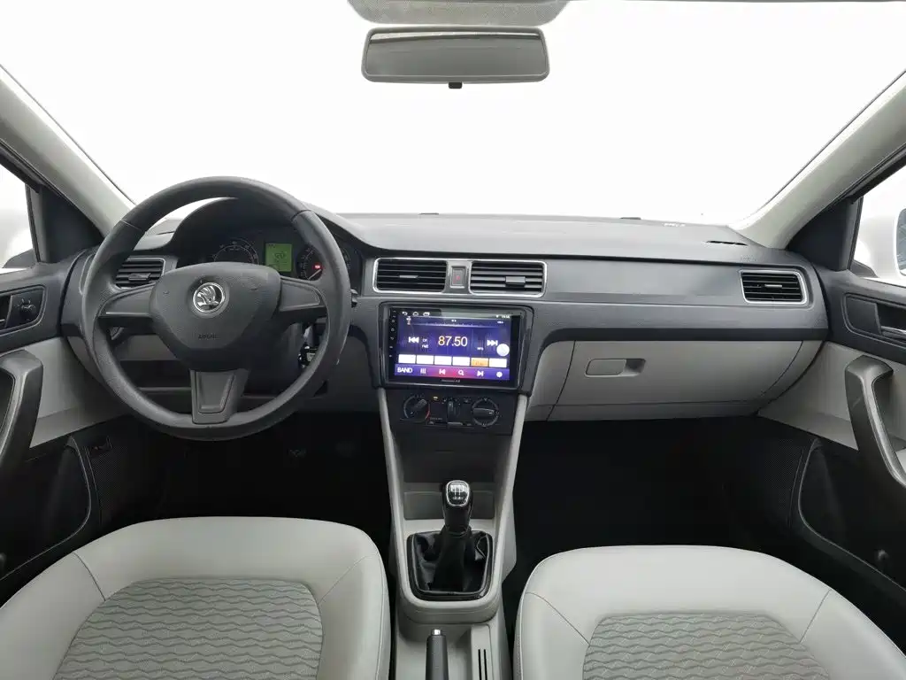 Skoda Rapid — миниатюра 5