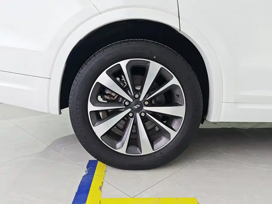 Li Auto Li ONE — миниатюра 6