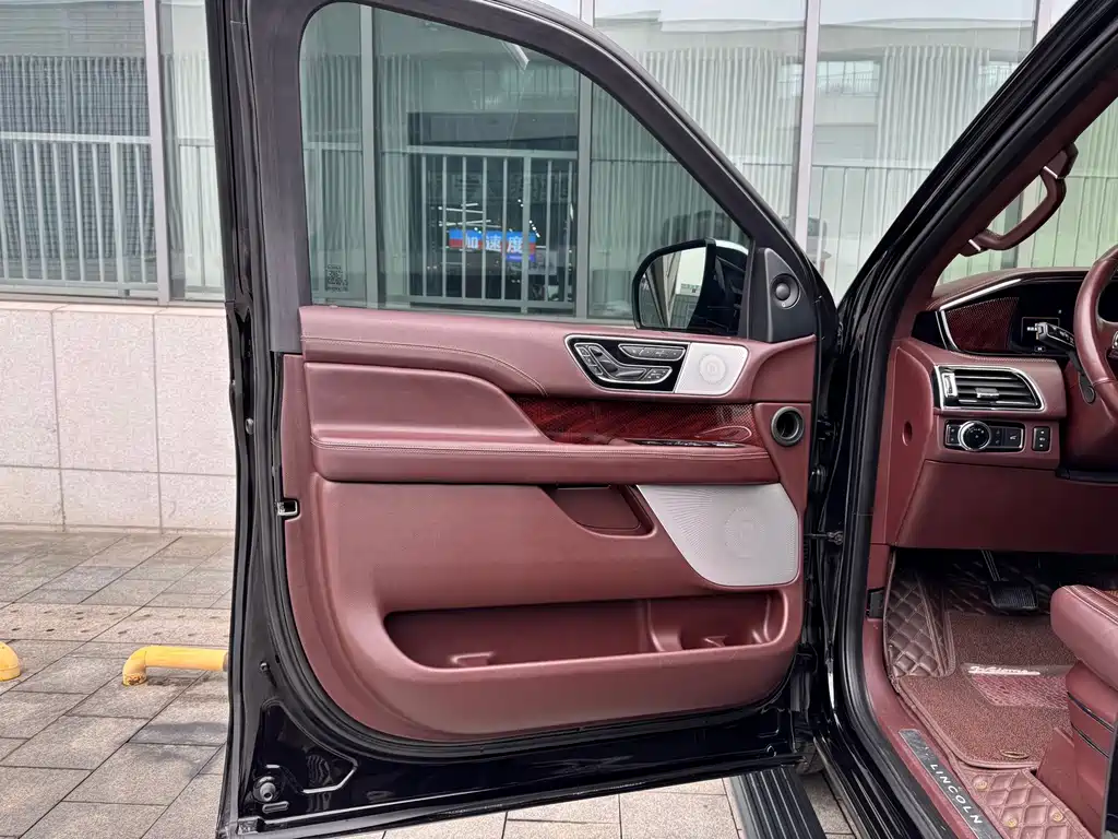 Lincoln Navigator — миниатюра 7