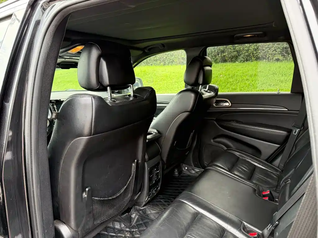 Jeep Grand Cherokee (Import) — миниатюра 11