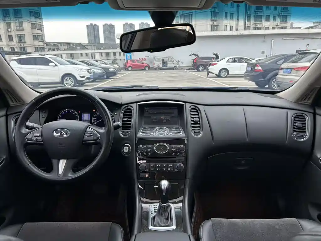 Infiniti QX50 2015 2.5L Comfort
