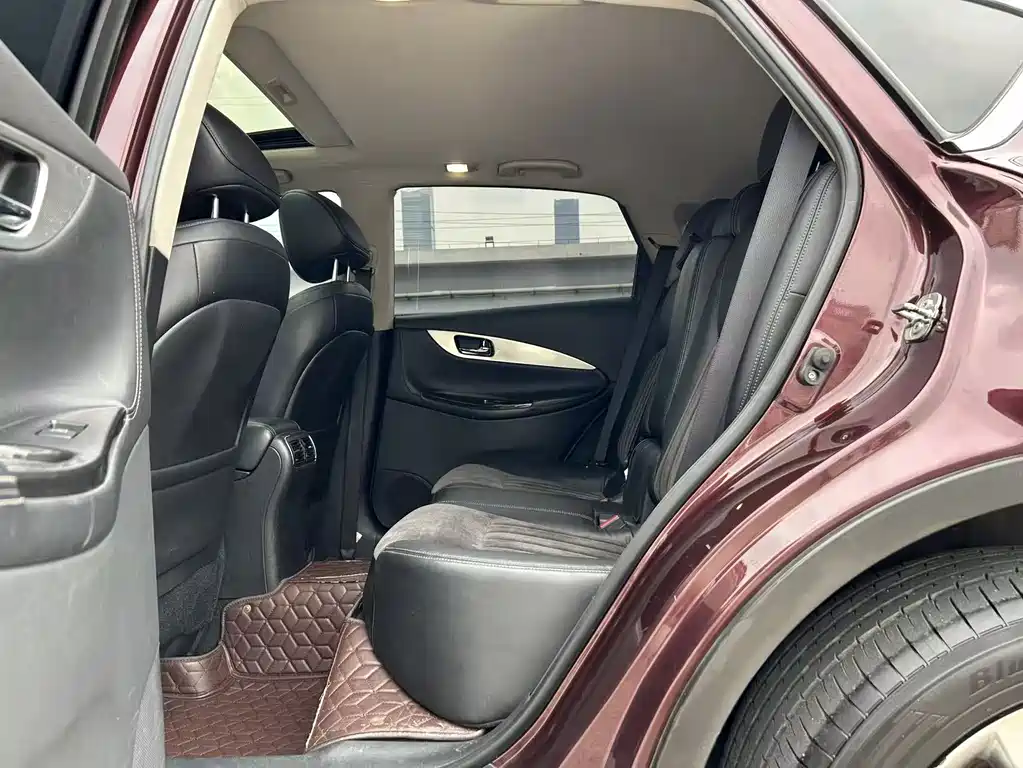 Infiniti QX50 2015 2.5L Comfort