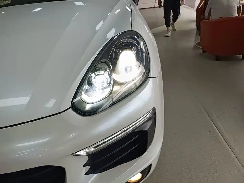 Porsche Cayenne — миниатюра 24