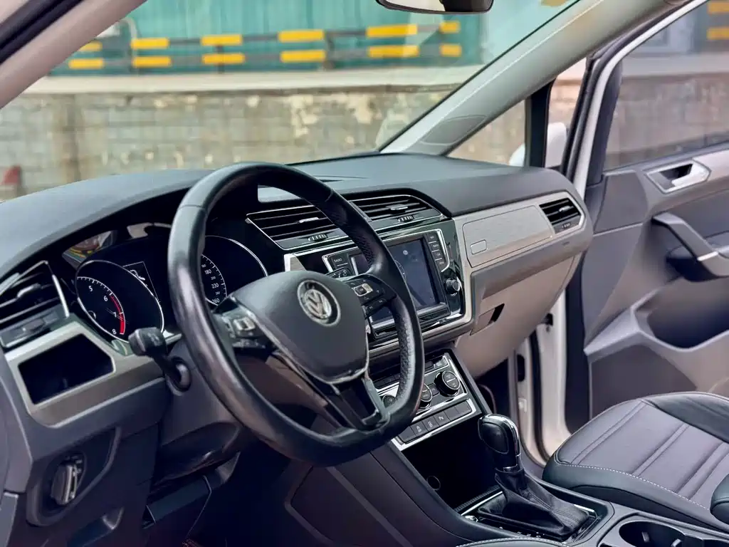 Volkswagen Touran — миниатюра 4