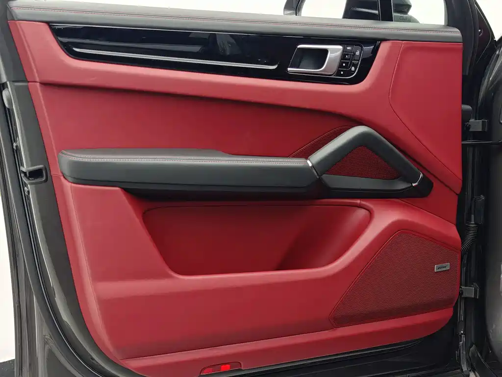 Porsche Cayenne — миниатюра 5