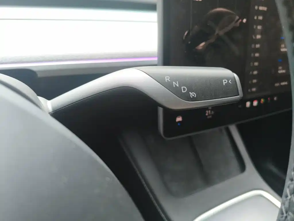 Tesla Model Y — миниатюра 7