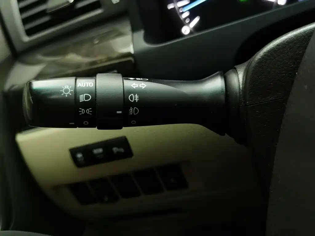 Toyota Alphard — миниатюра 21