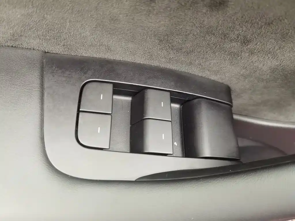Tesla Model 3 — миниатюра 9
