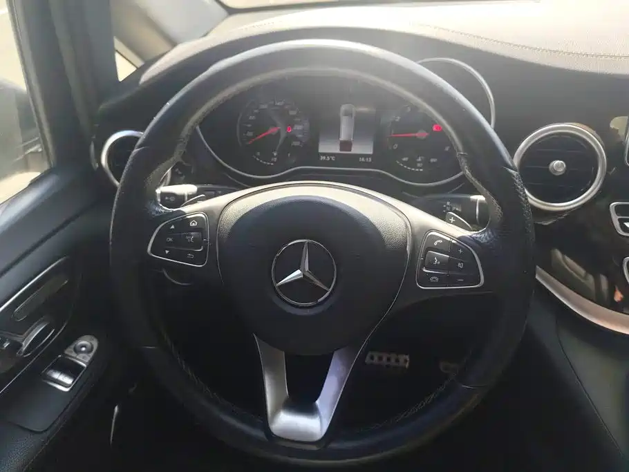 Mercedes-Benz V-Class — миниатюра 15