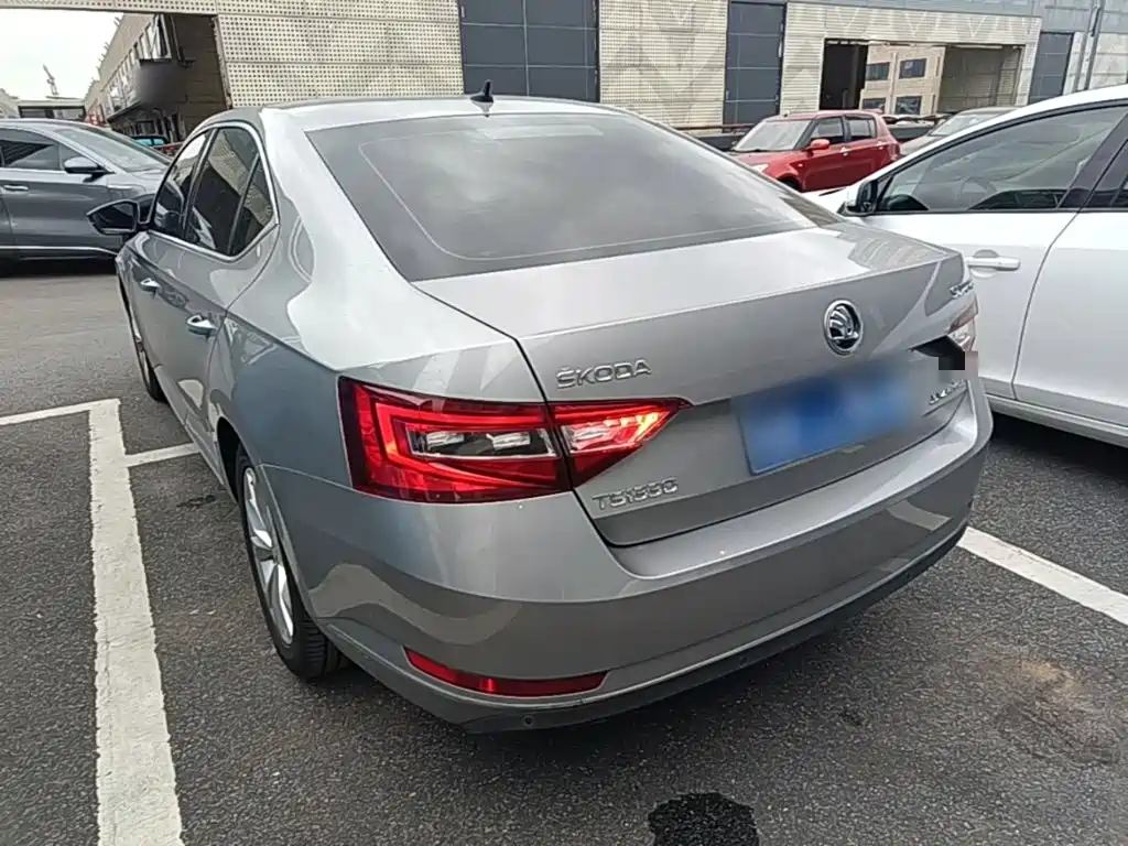 Skoda Superb — миниатюра 5