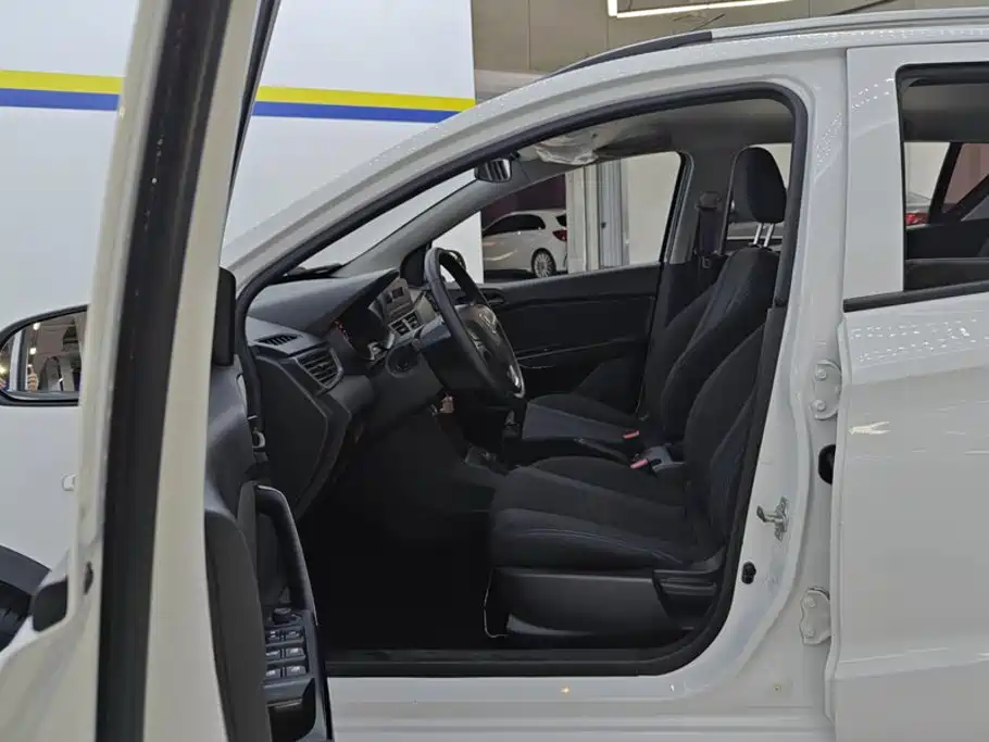 Baojun 310 — миниатюра 9