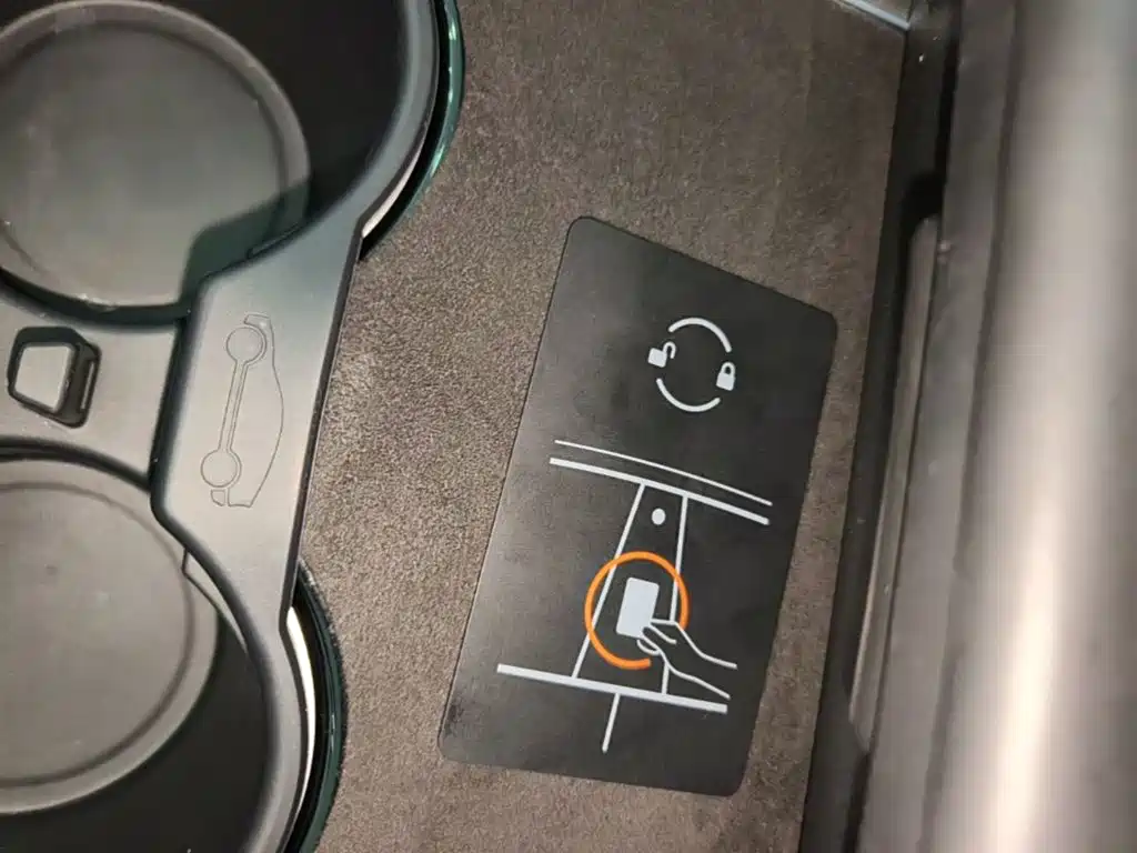 Tesla Model 3 — миниатюра 9